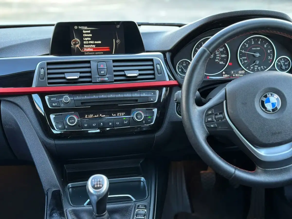 2016-bmw-3-series-15-318i-sport-saloon-4d-big-12