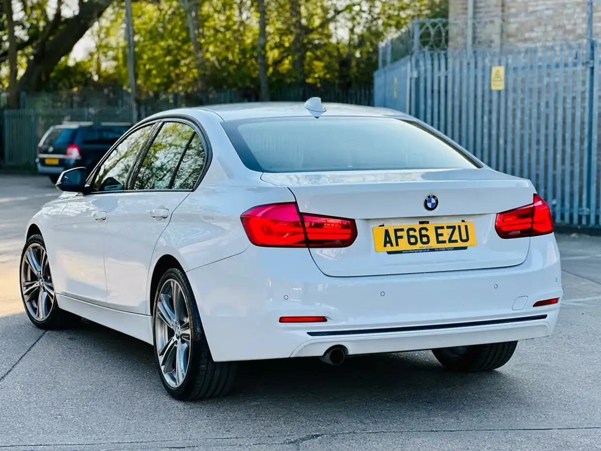 2016-bmw-3-series-15-318i-sport-saloon-4d-big-36