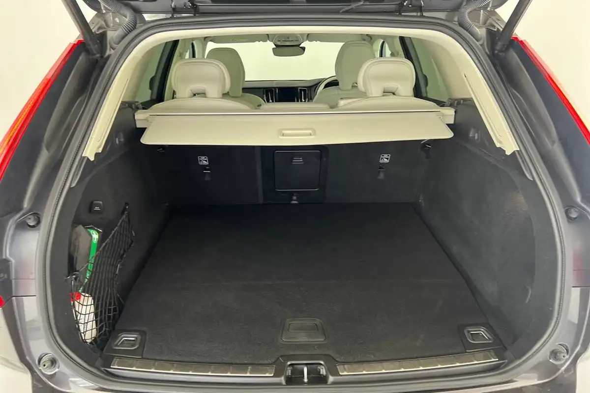 2024-volvo-xc60-20-b5-plus-big-7