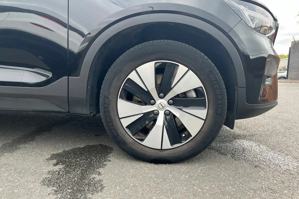 2022-volvo-xc40-15-t4-plus-big-4