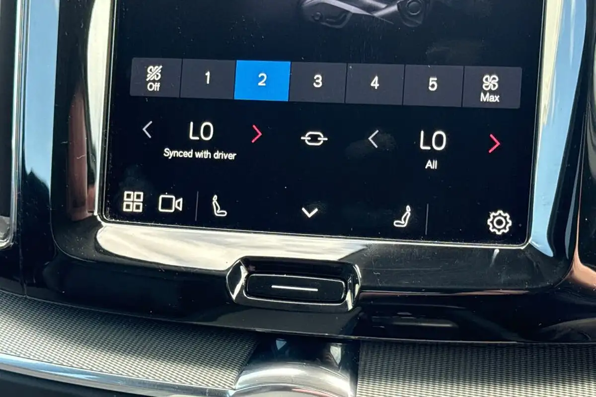 2024-volvo-xc60-20-b5-core-big-22
