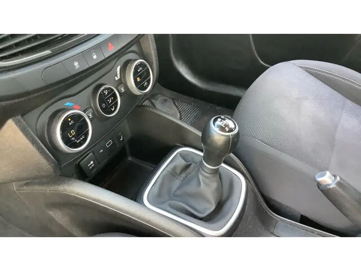 2021-fiat-tipo-10-life-hatchback-big-12