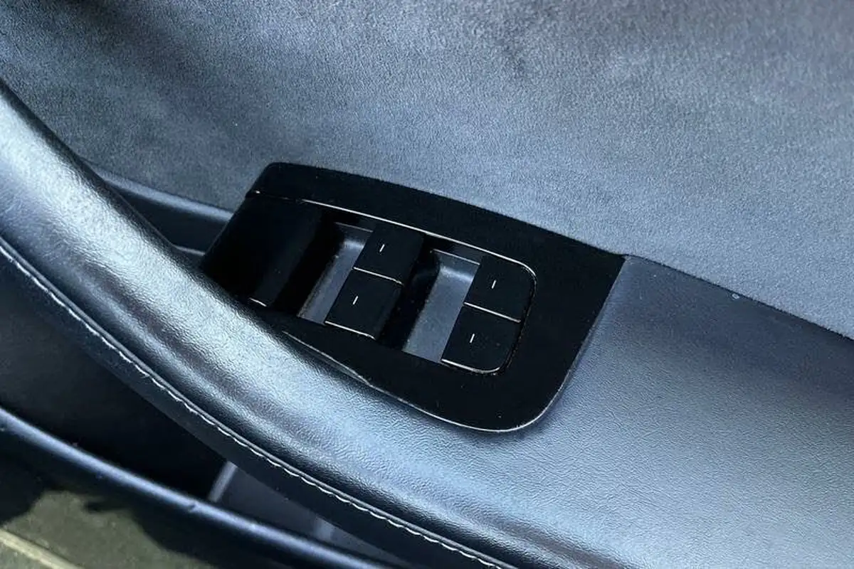 2020-tesla-model-3-e-long-range-big-15