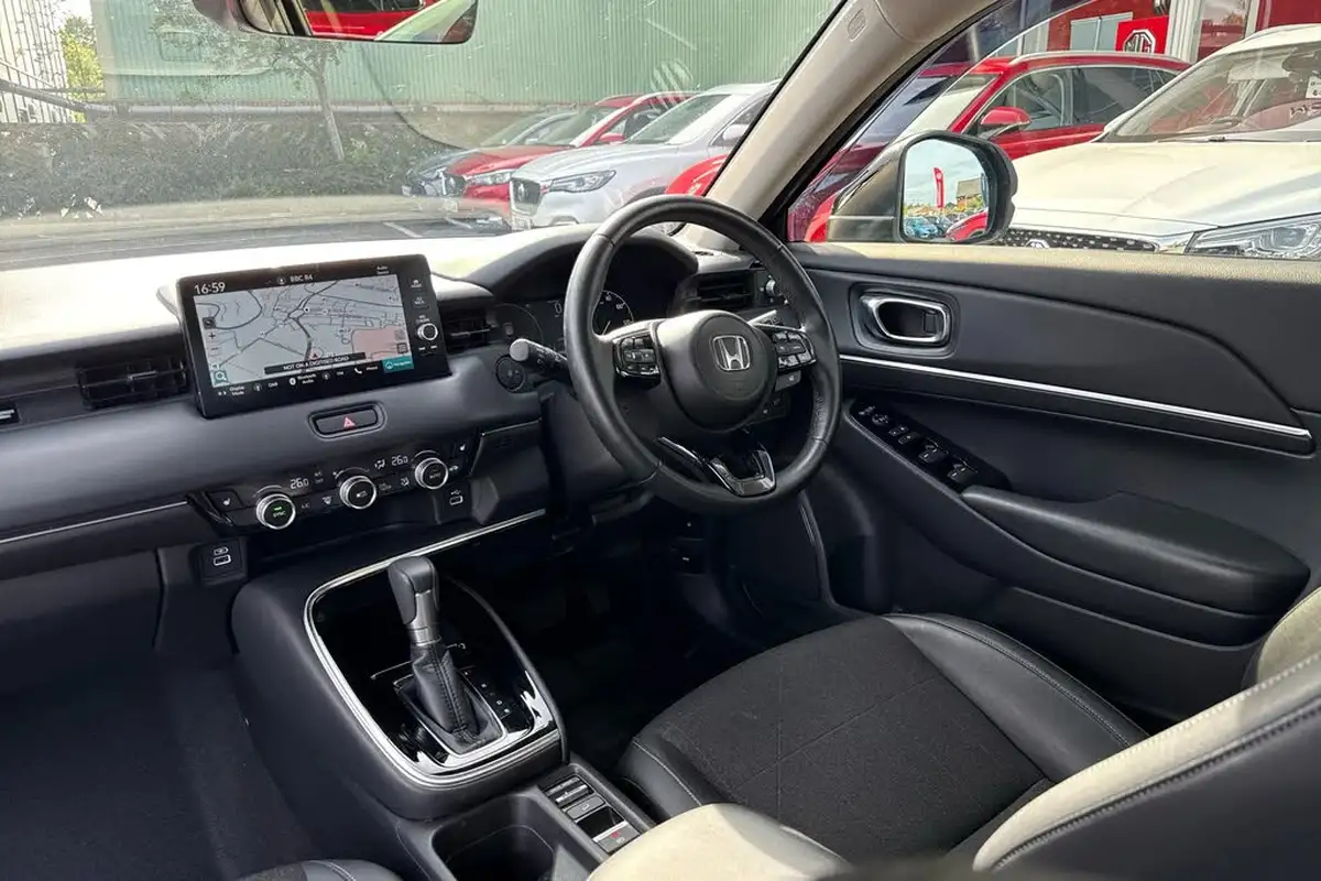 2022-honda-hr-v-15-i-mmd-advance-big-1