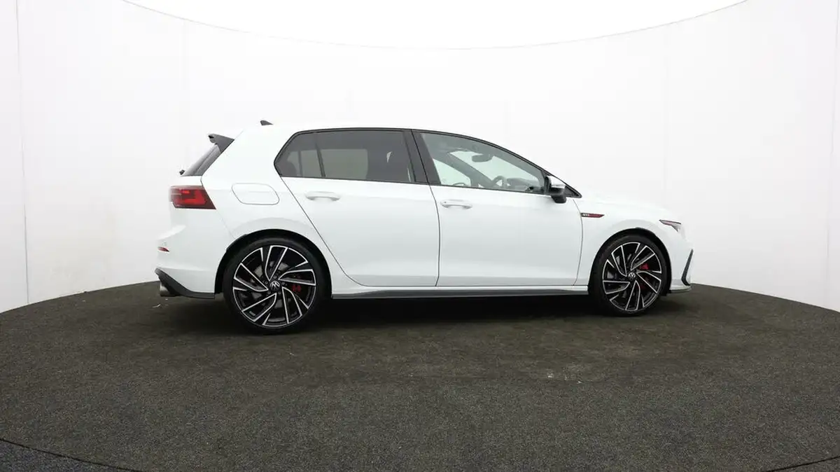2024-volkswagen-golf-20-tsi-gti-245ps-big-36