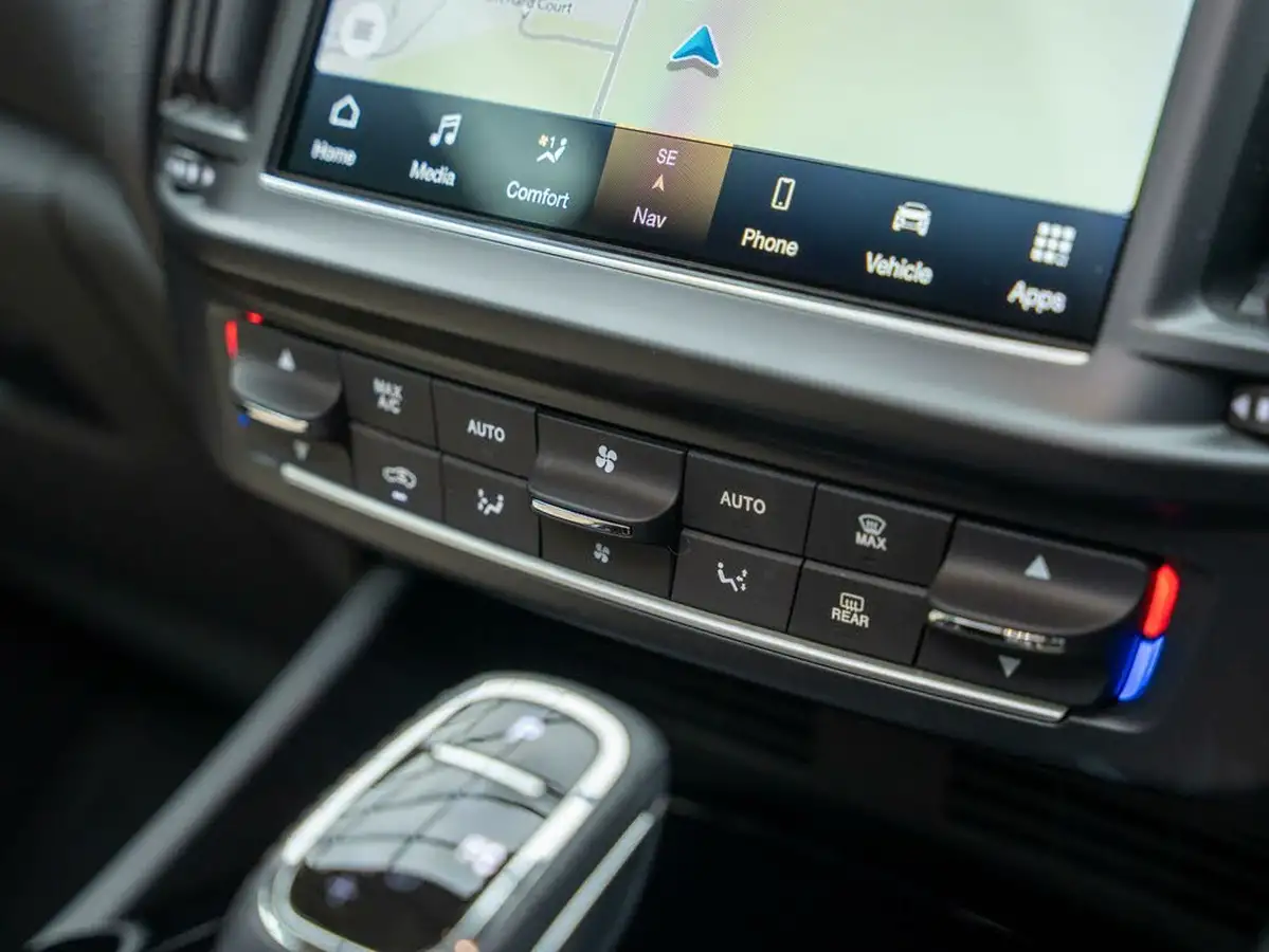 2021-maserati-levante-20-gt-big-11