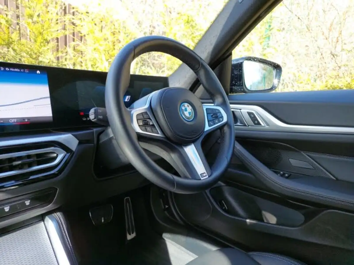2023-bmw-i4-e-edrive35-m-sport-big-10