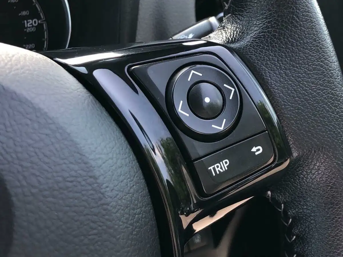 2019-toyota-yaris-15-vvt-i-icon-tech-98bhp-hybrid-1497cc-e-cvt-big-16