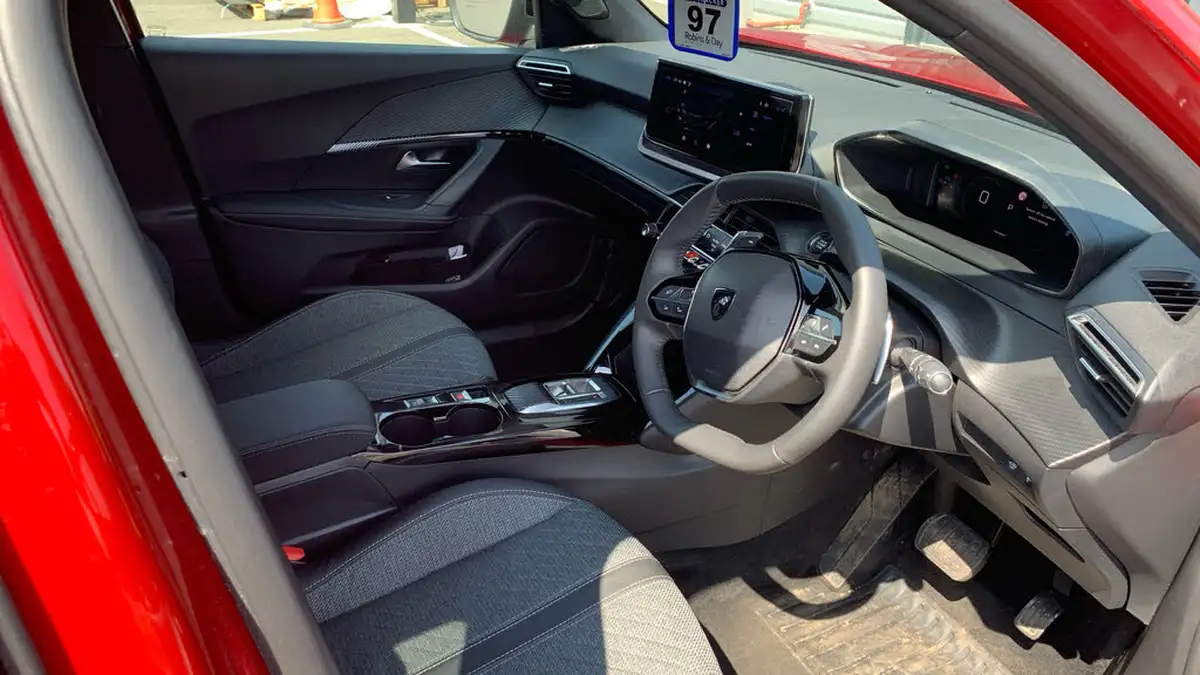 2024-peugeot-2008-suv-12-puretech-allure-130ps-eat8-big-10