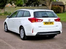 2014-toyota-auris-14td-active-touring-sports-small-3
