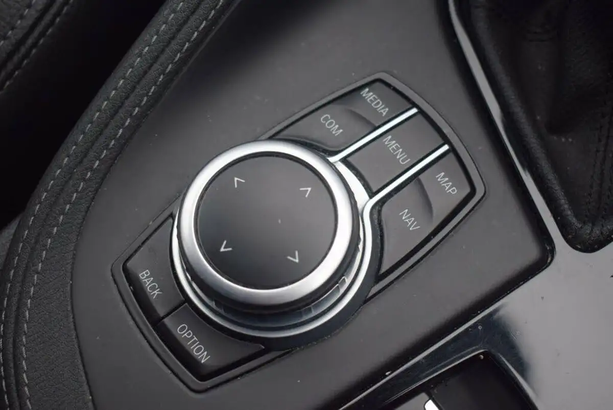 2021-bmw-x1-20-xdrive20i-xline-big-20