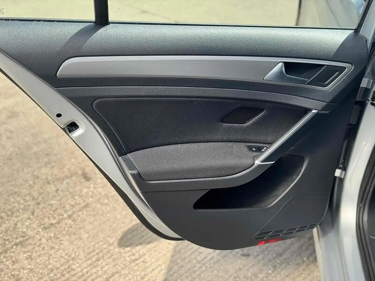 2014-volkswagen-golf-14-match-5d-dsg-big-38
