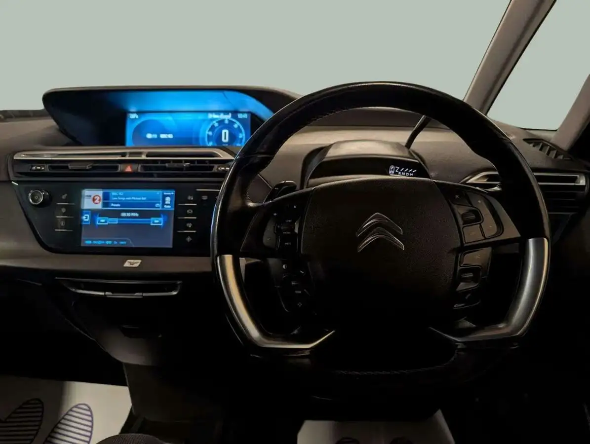 2016-citroen-c4-picasso-16bluehdi-exclusive-eat6-big-20