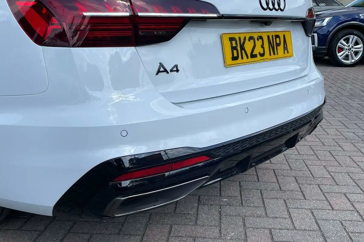 2023-audi-a4-avant-20-40-tfsi-black-edition-big-40