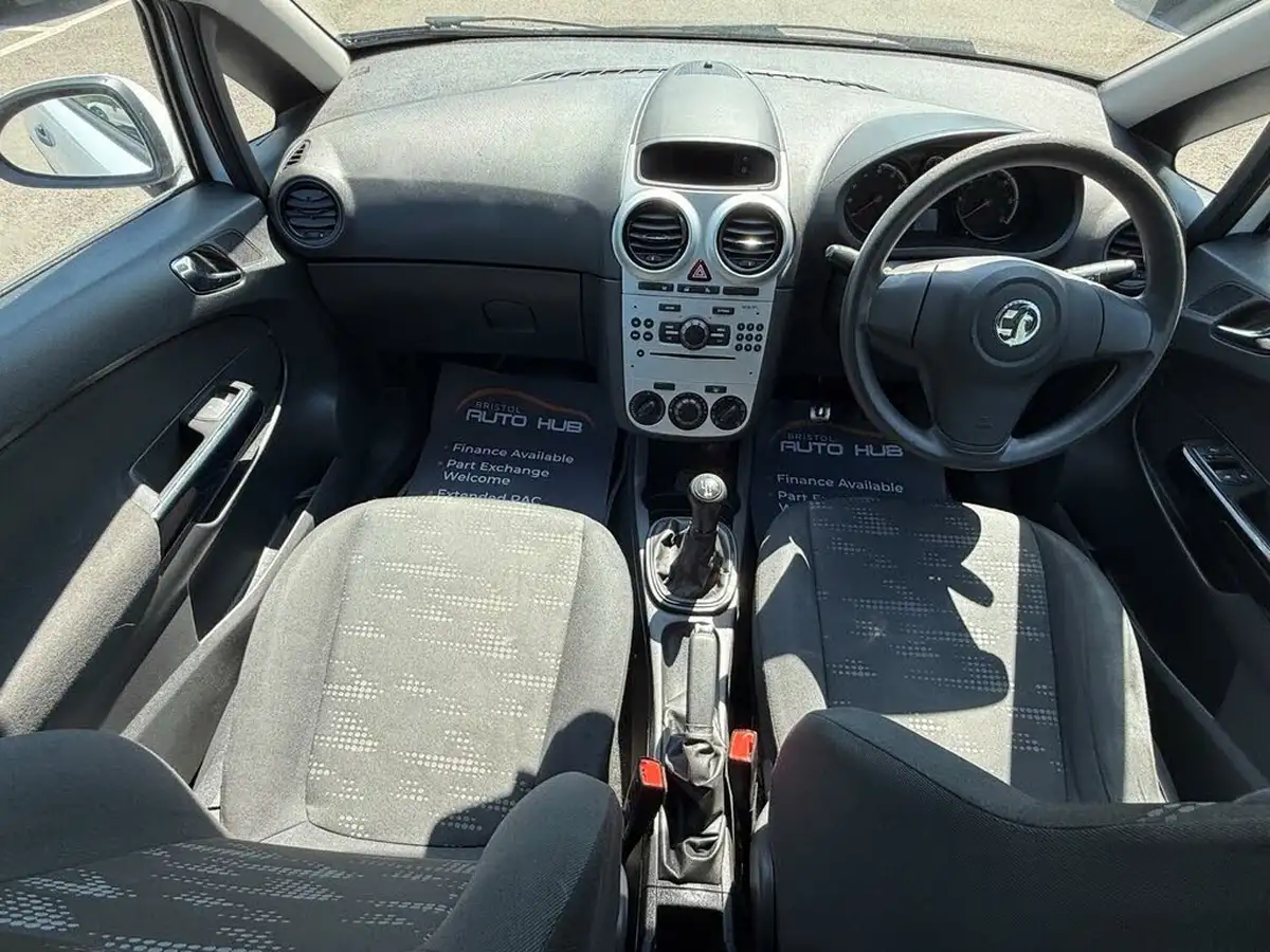 2015-vauxhall-corsa-12-s-3d-big-11