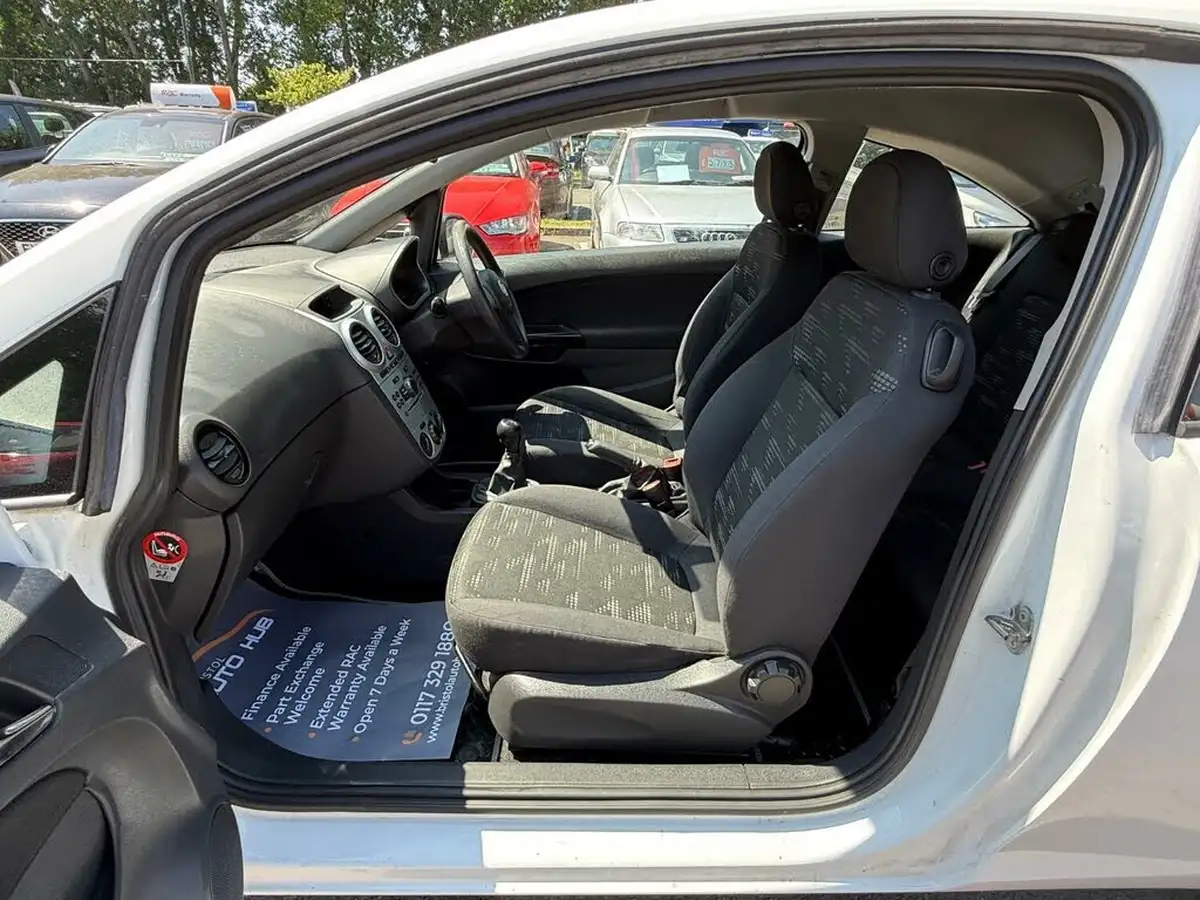 2015-vauxhall-corsa-12-s-3d-big-35