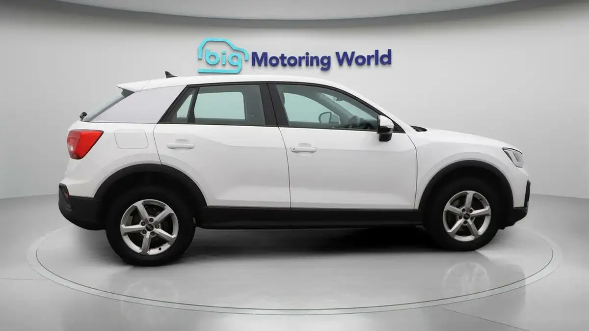 2022-audi-q2-10-30-tfsi-technik-big-8
