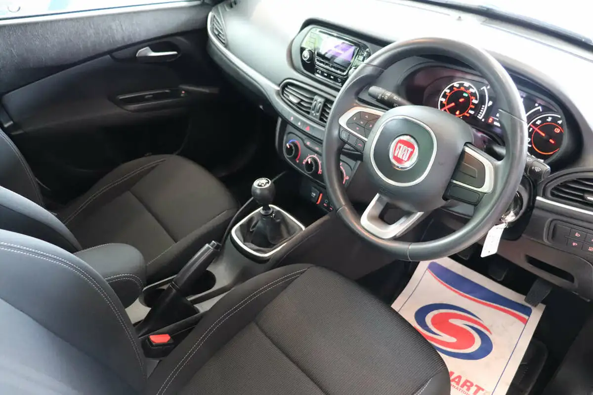 2016-fiat-tipo-14-easy-hatchback-big-16