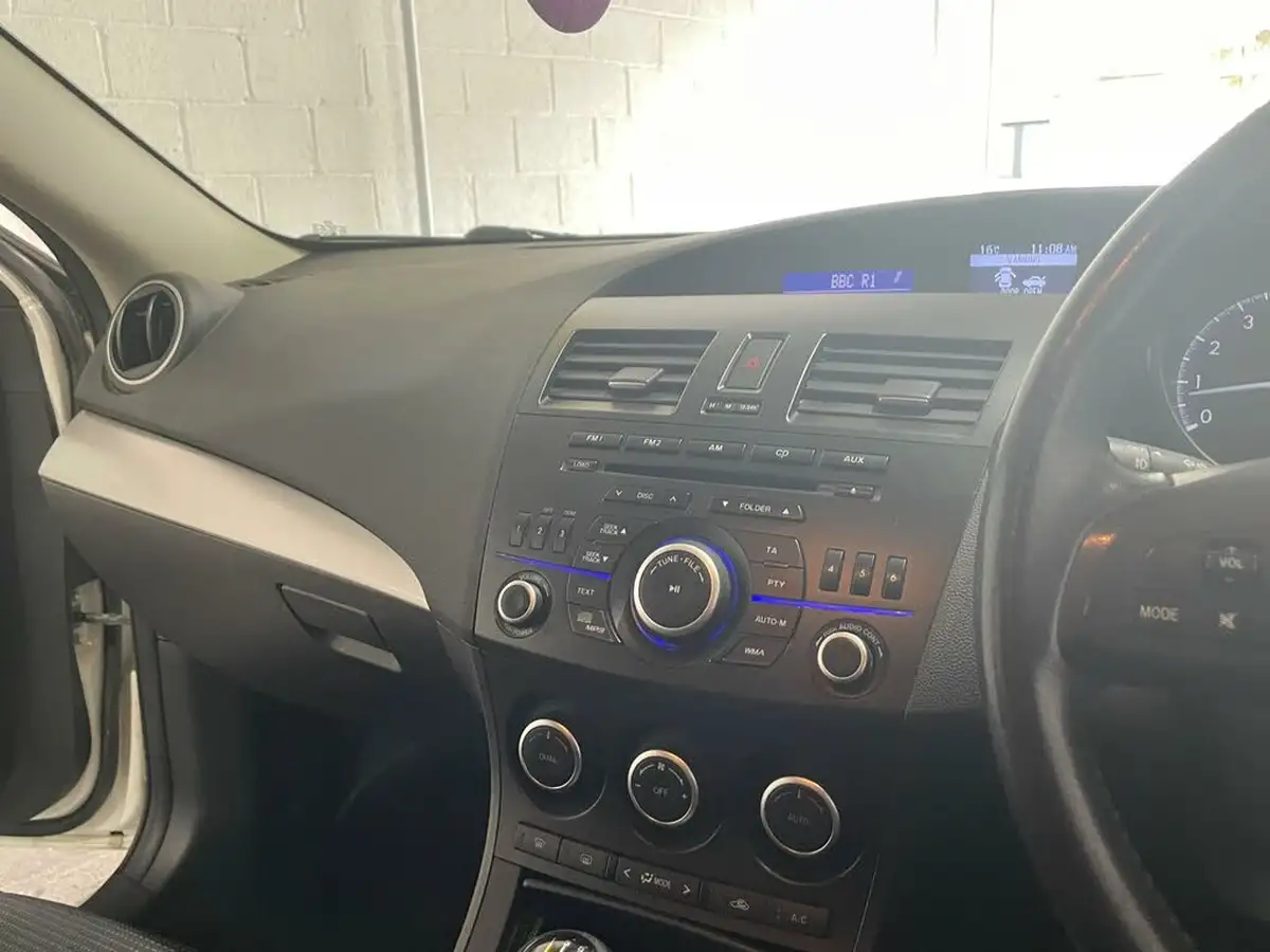2012-mazda-mazda3-16-tamura-big-51