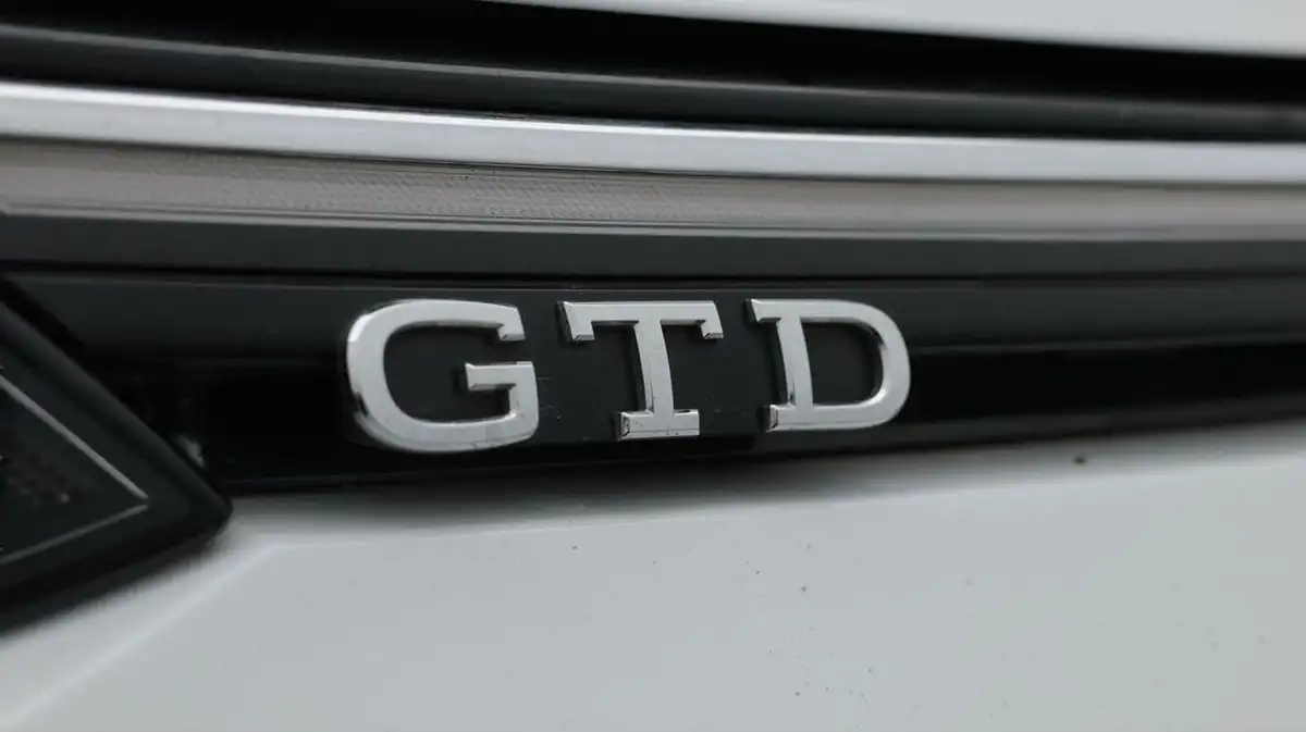 2022-volkswagen-golf-20tdi-gtd-big-25