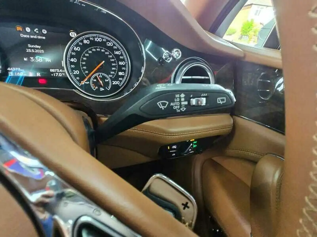 2019-bentley-bentayga-40-v8-big-33