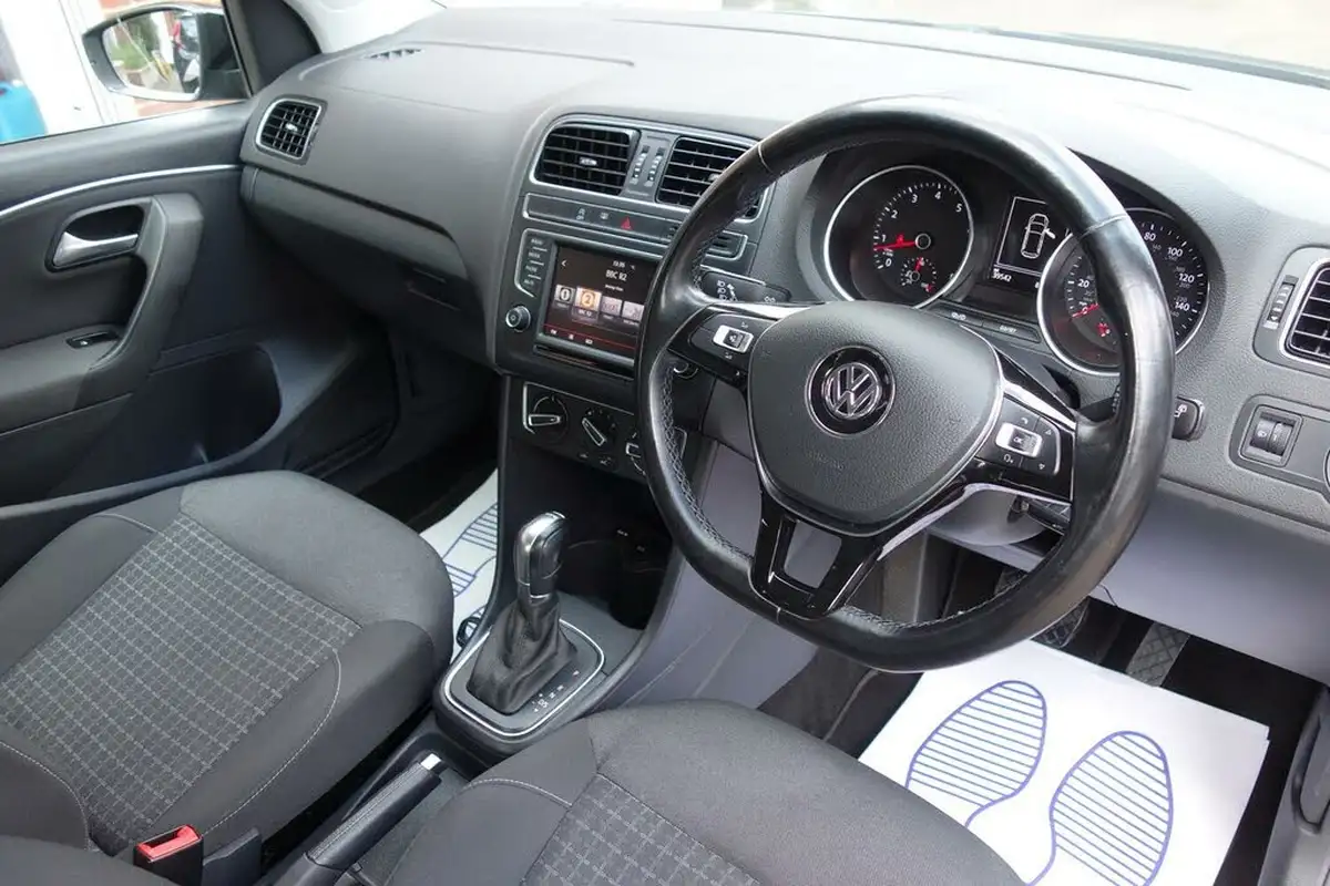 2016-volkswagen-polo-12-tsi-se-5d-dsg-big-14