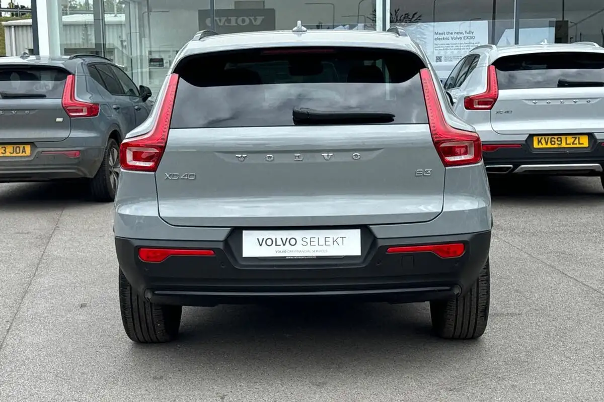 2024-volvo-xc40-20-b3-plus-big-38