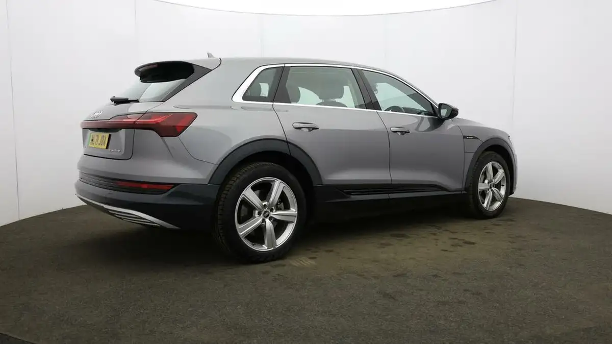 2021-audi-e-tron-50e-technik-station-wagon-big-60