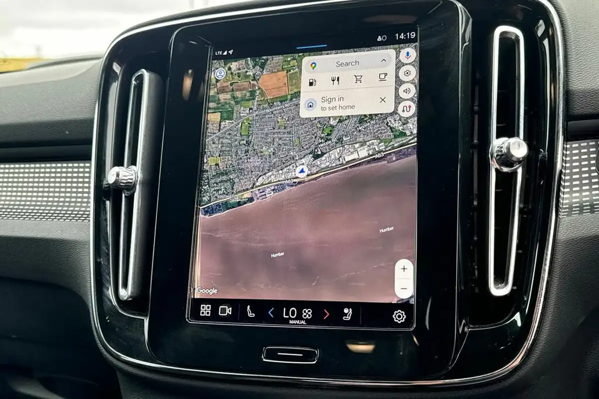 2024-volvo-xc40-20-b3-plus-big-14