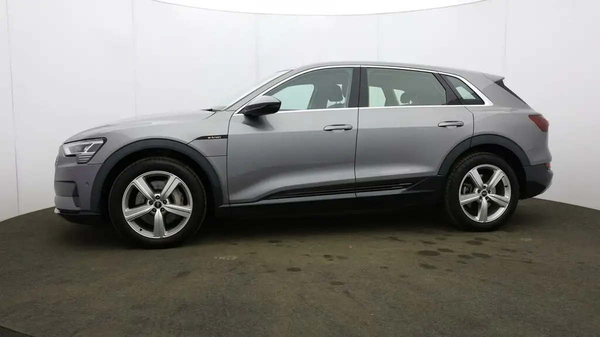 2021-audi-e-tron-50e-technik-station-wagon-big-36
