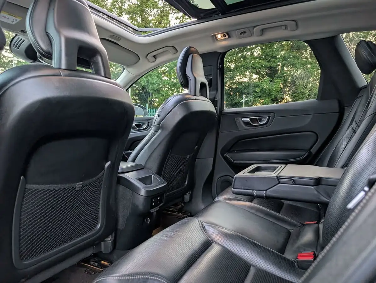 2017-volvo-xc60-20td-d5-inscription-pro-powerpulse-big-40