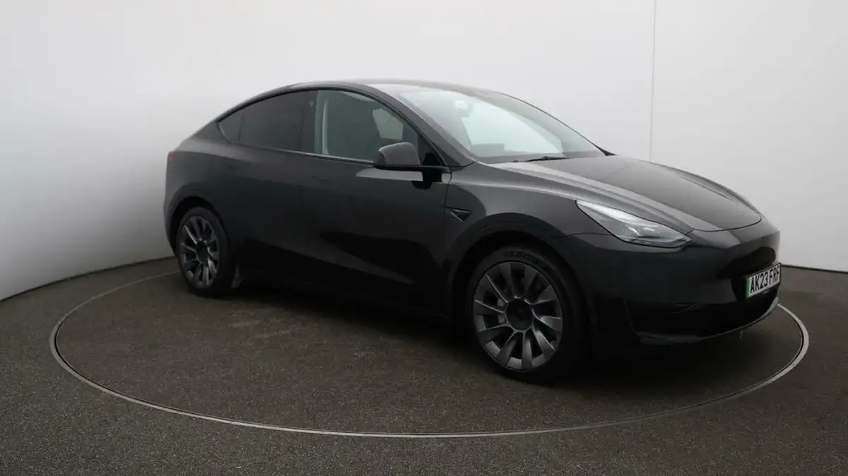2023-tesla-model-y-e-rwd-big-39