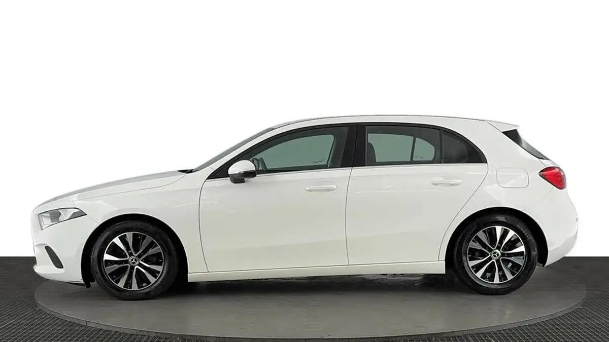 2022-mercedes-benz-a-class-20d-a180d-se-8g-dct-big-6
