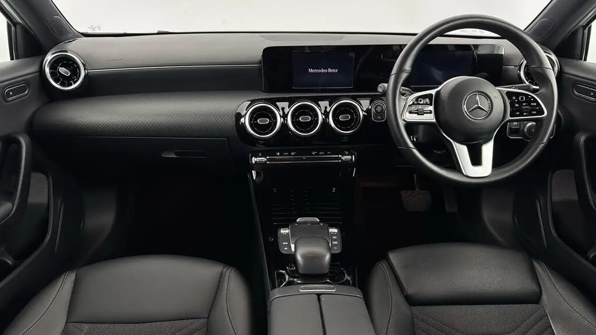 2022-mercedes-benz-a-class-20d-a180d-se-8g-dct-big-10