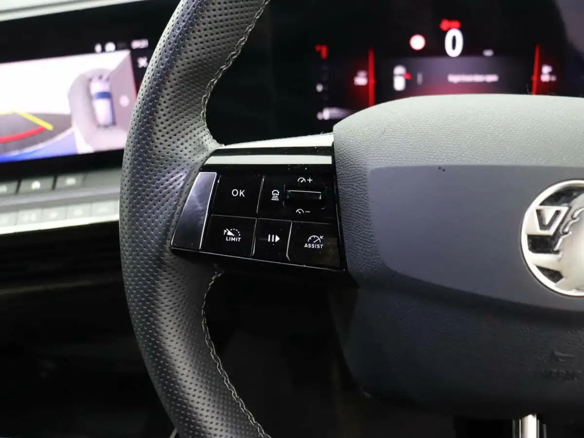 2023-vauxhall-astra-big-35