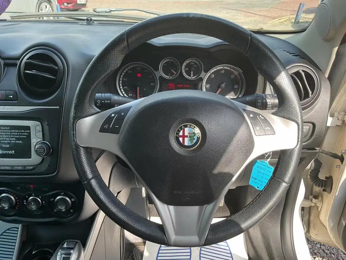 2014-alfa-romeo-mito-13jtdm-2-sprint-big-15