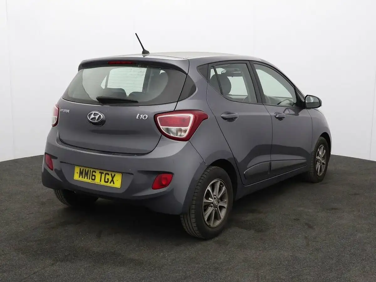 2016-hyundai-i10-12-premium-auto-big-9