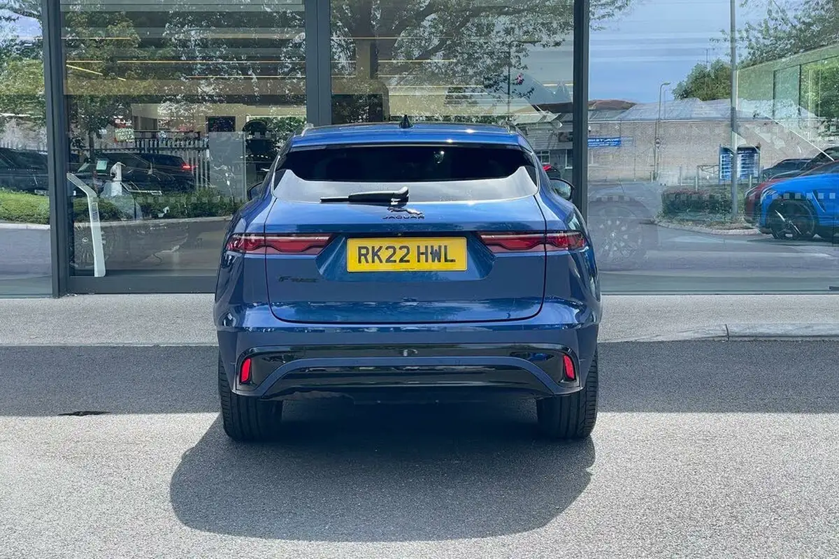 2022-jaguar-f-pace-20-d200-r-dynamic-black-big-7