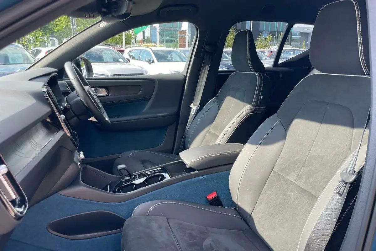 2022-volvo-xc40-15-t4-plus-big-26
