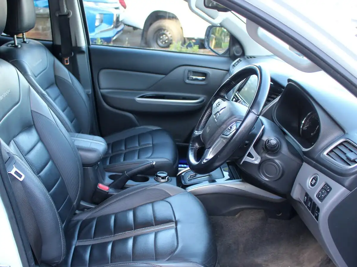 2019-mitsubishi-l200-24di-d-barbarian-eu6b-auto-big-11