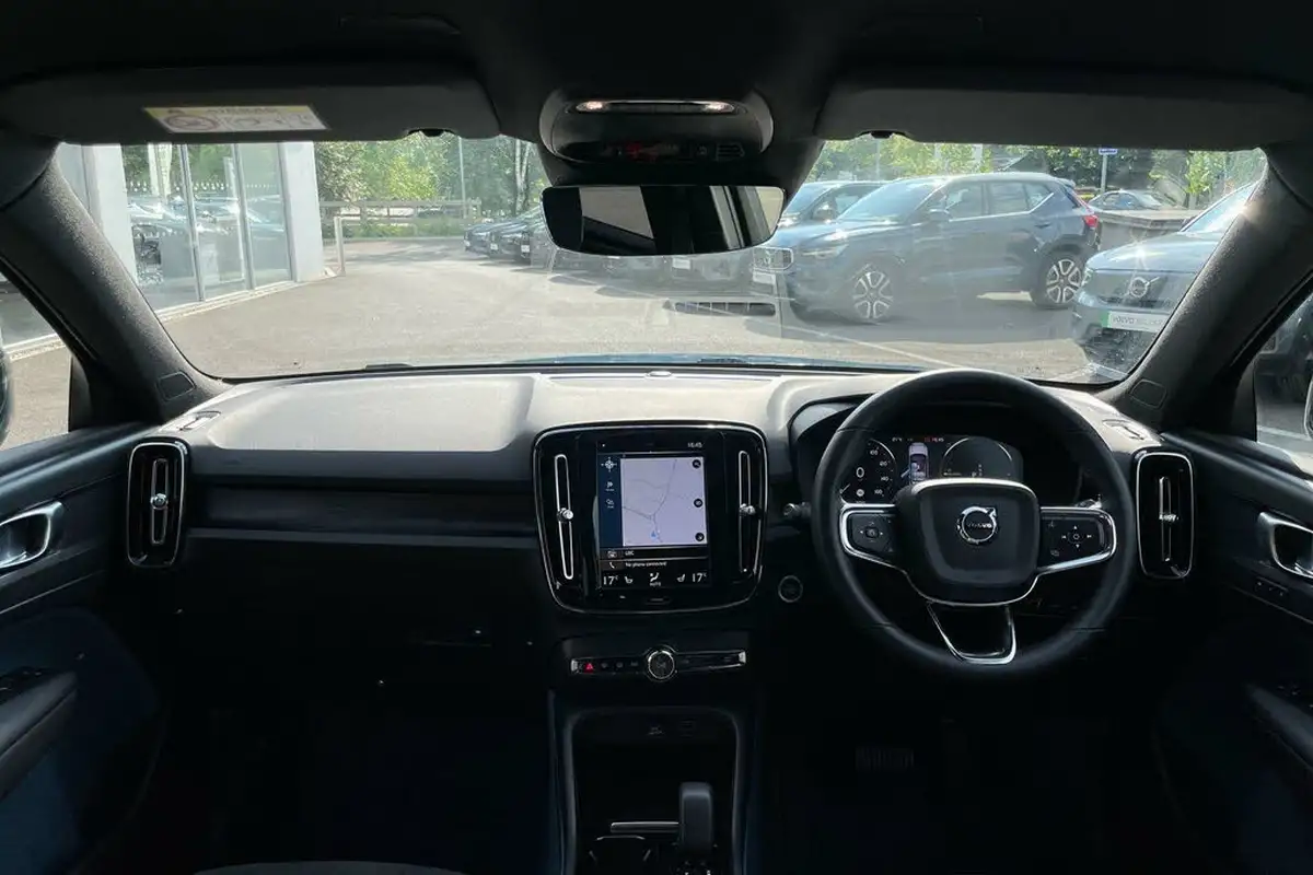 2022-volvo-xc40-15-t4-plus-big-2