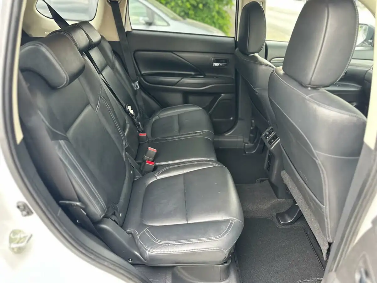 2020-mitsubishi-outlander-20-exceed-big-13
