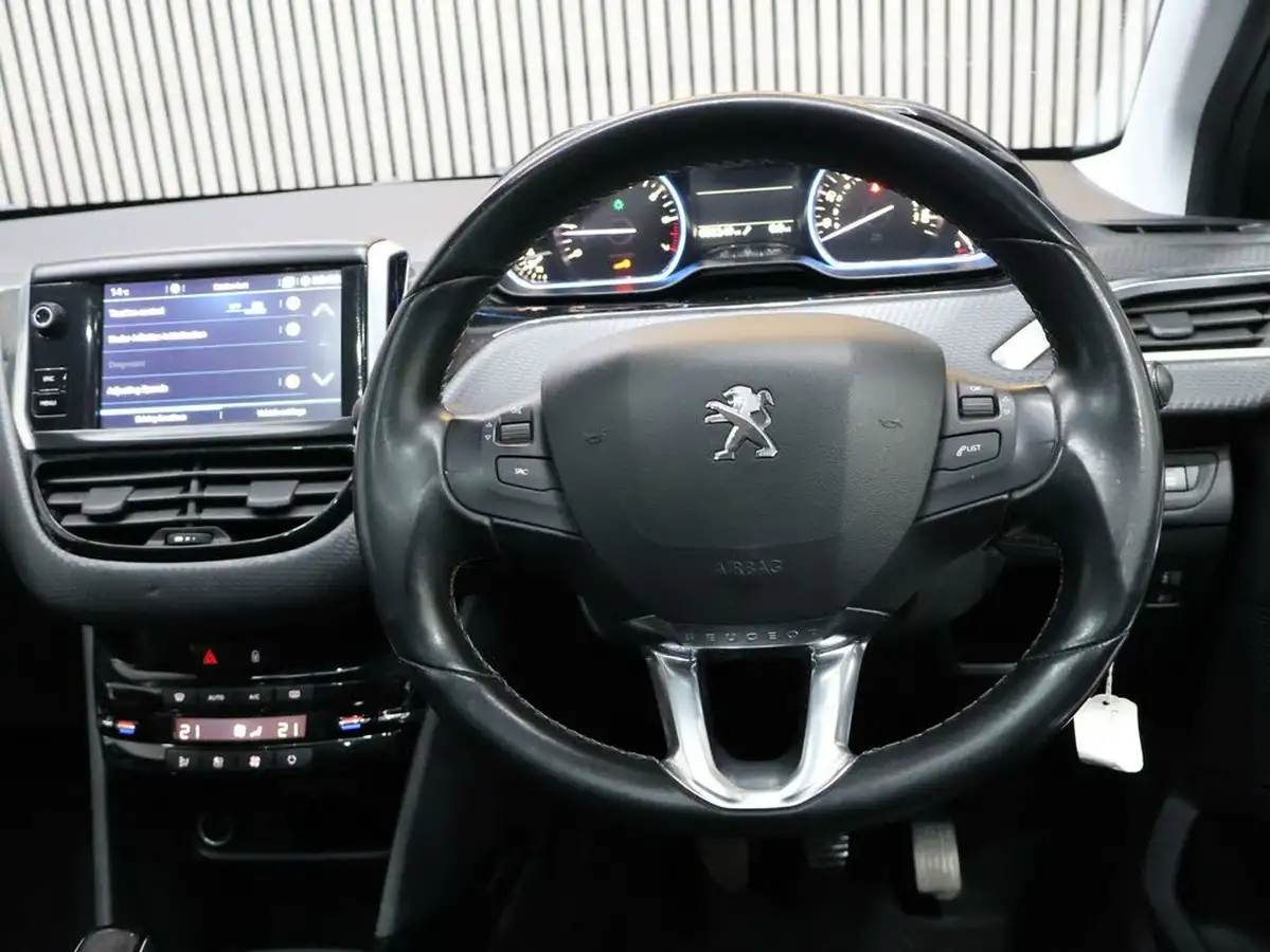 2019-peugeot-2008-suv-12-puretech-allure-premium-82bhp-big-2