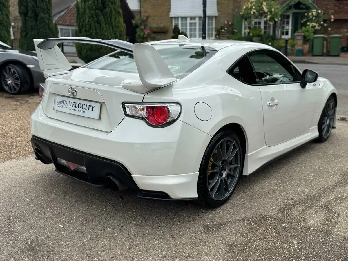 2015-toyota-gt86-20-aero-big-7