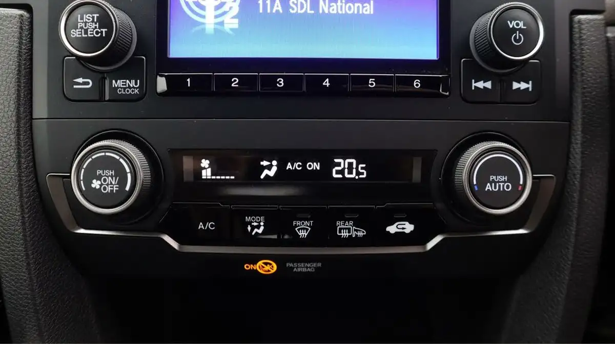 2021-honda-civic-10-vtec-turbo-se-hatchback-5d-big-12