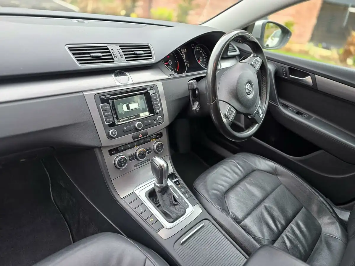 2014-volkswagen-passat-20tdi-executive-140ps-ss-estate-5d-dsg-big-45