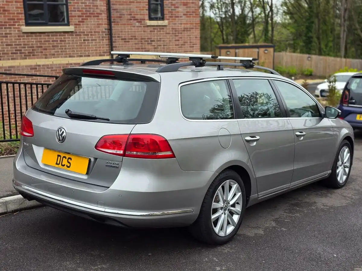 2014-volkswagen-passat-20tdi-executive-140ps-ss-estate-5d-dsg-big-21