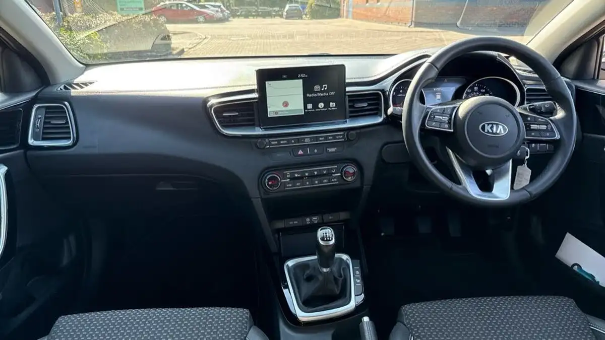 2019-kia-ceed-14-t-gdi-3-hatchback-big-5