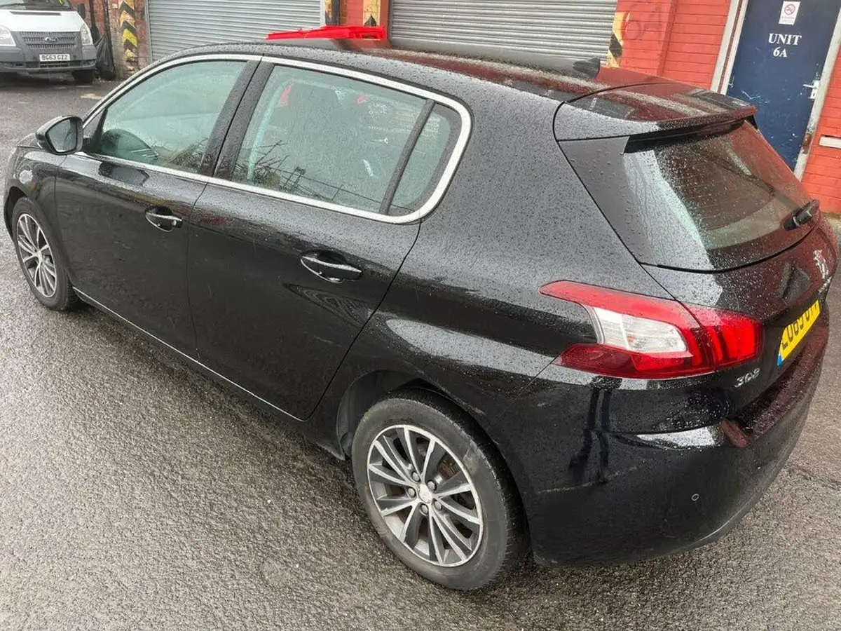 2015-peugeot-308-16-bluehdi-allure-16-bluehdi-big-12