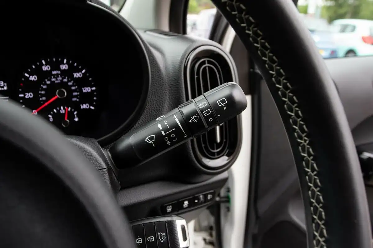 2017-kia-picanto-125-2-big-17